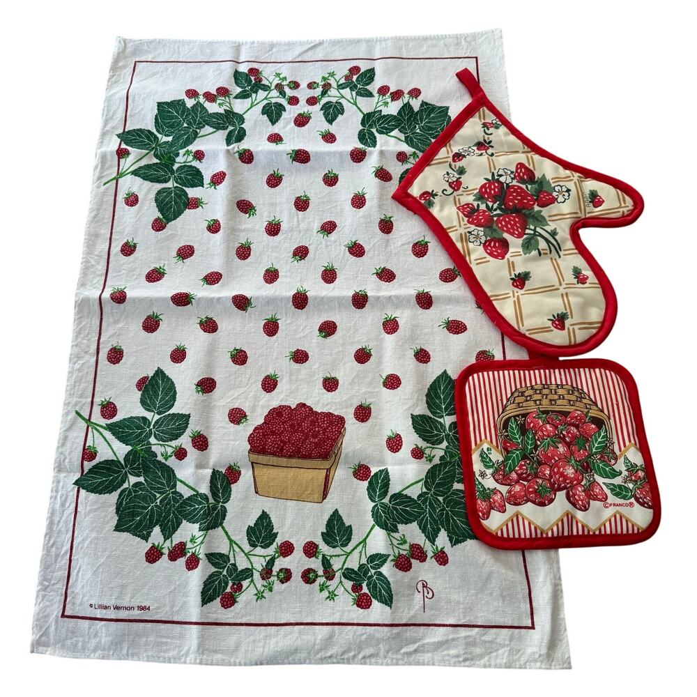 Vintage Strawberry Themed Kitchen Set Potholder Oven Mitt Lillian Vernon Towel